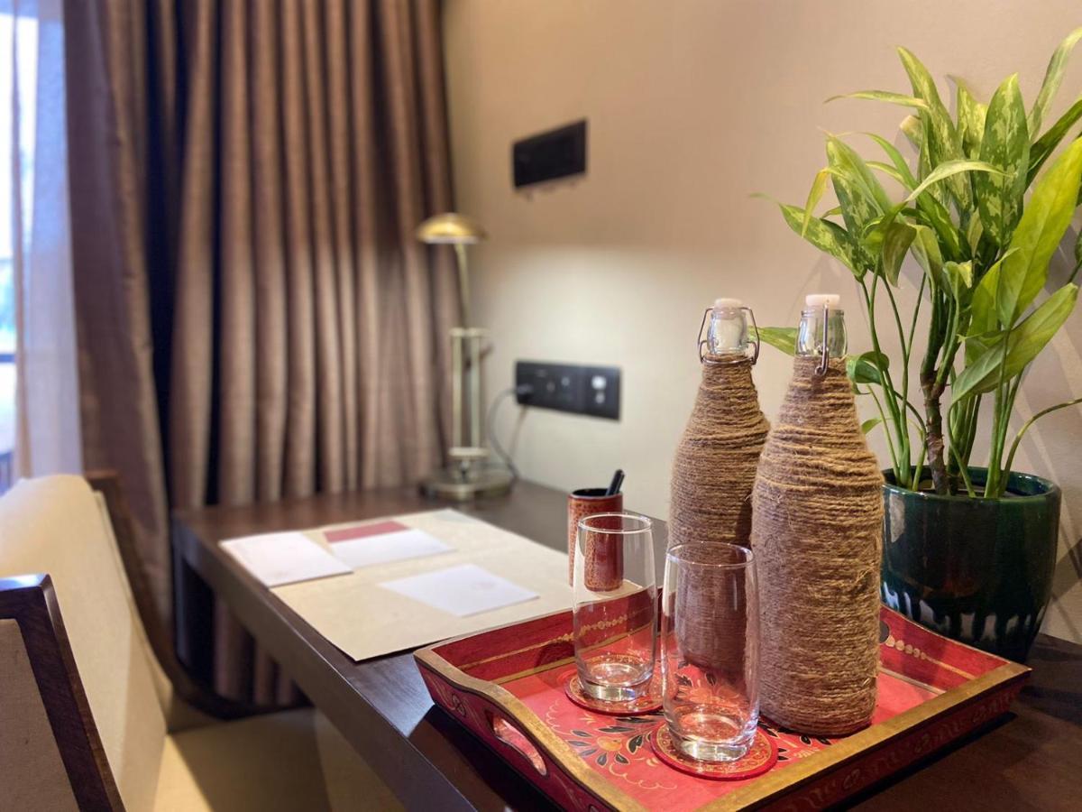 Miraaya Wellness Hotel Chitwan Bagian luar foto