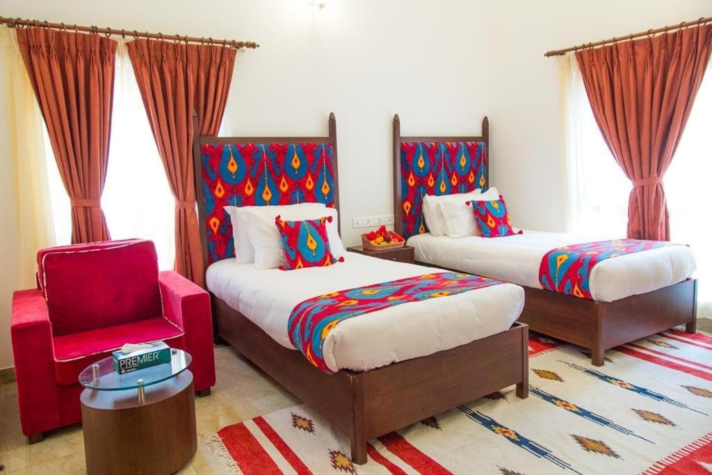 Miraaya Wellness Hotel Chitwan Bagian luar foto