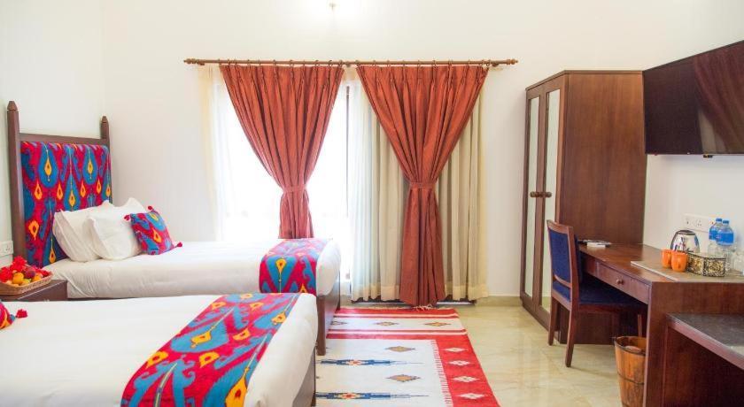Miraaya Wellness Hotel Chitwan Bagian luar foto