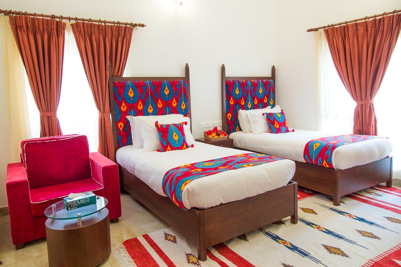 Miraaya Wellness Hotel Chitwan Bagian luar foto