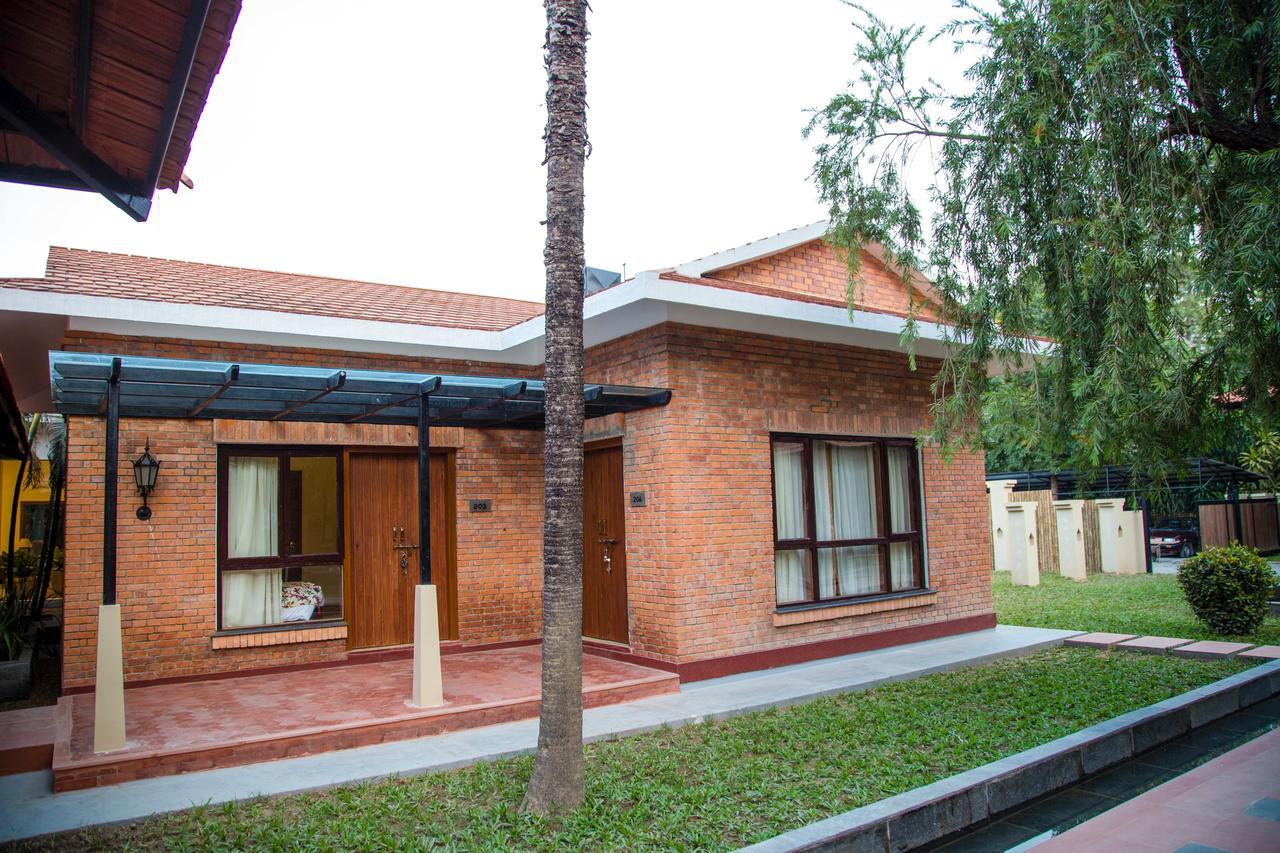Miraaya Wellness Hotel Chitwan Bagian luar foto