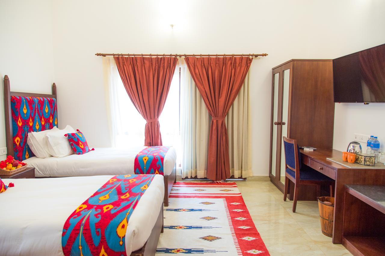 Miraaya Wellness Hotel Chitwan Bagian luar foto