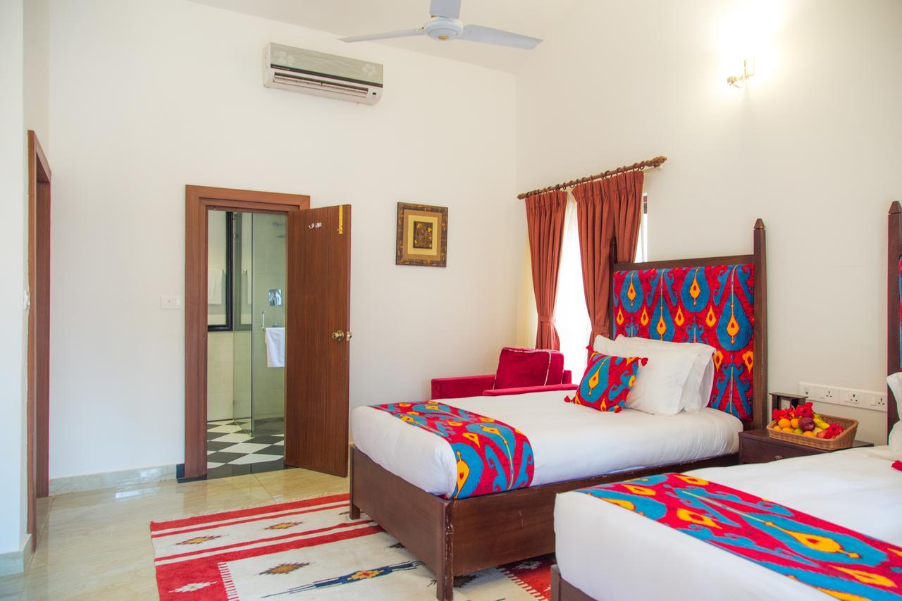 Miraaya Wellness Hotel Chitwan Bagian luar foto