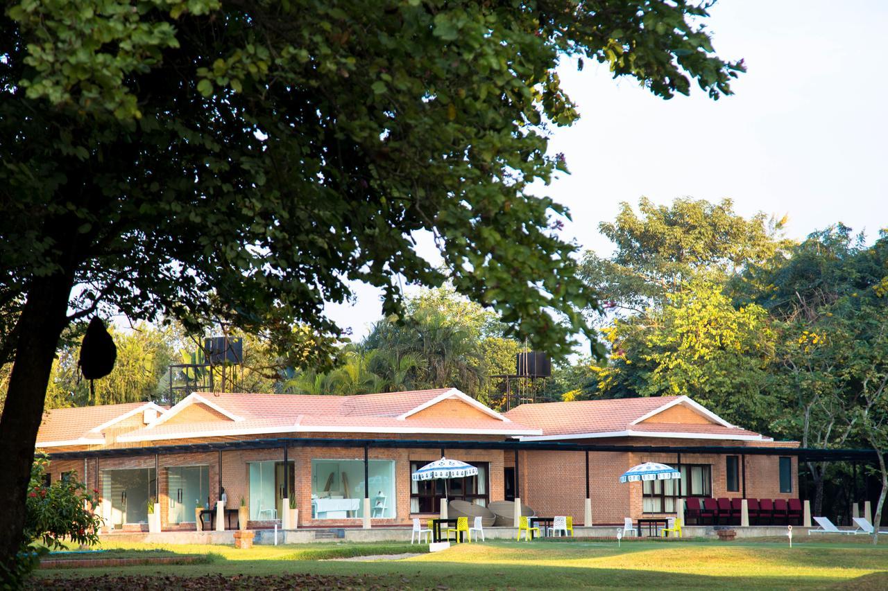 Miraaya Wellness Hotel Chitwan Bagian luar foto