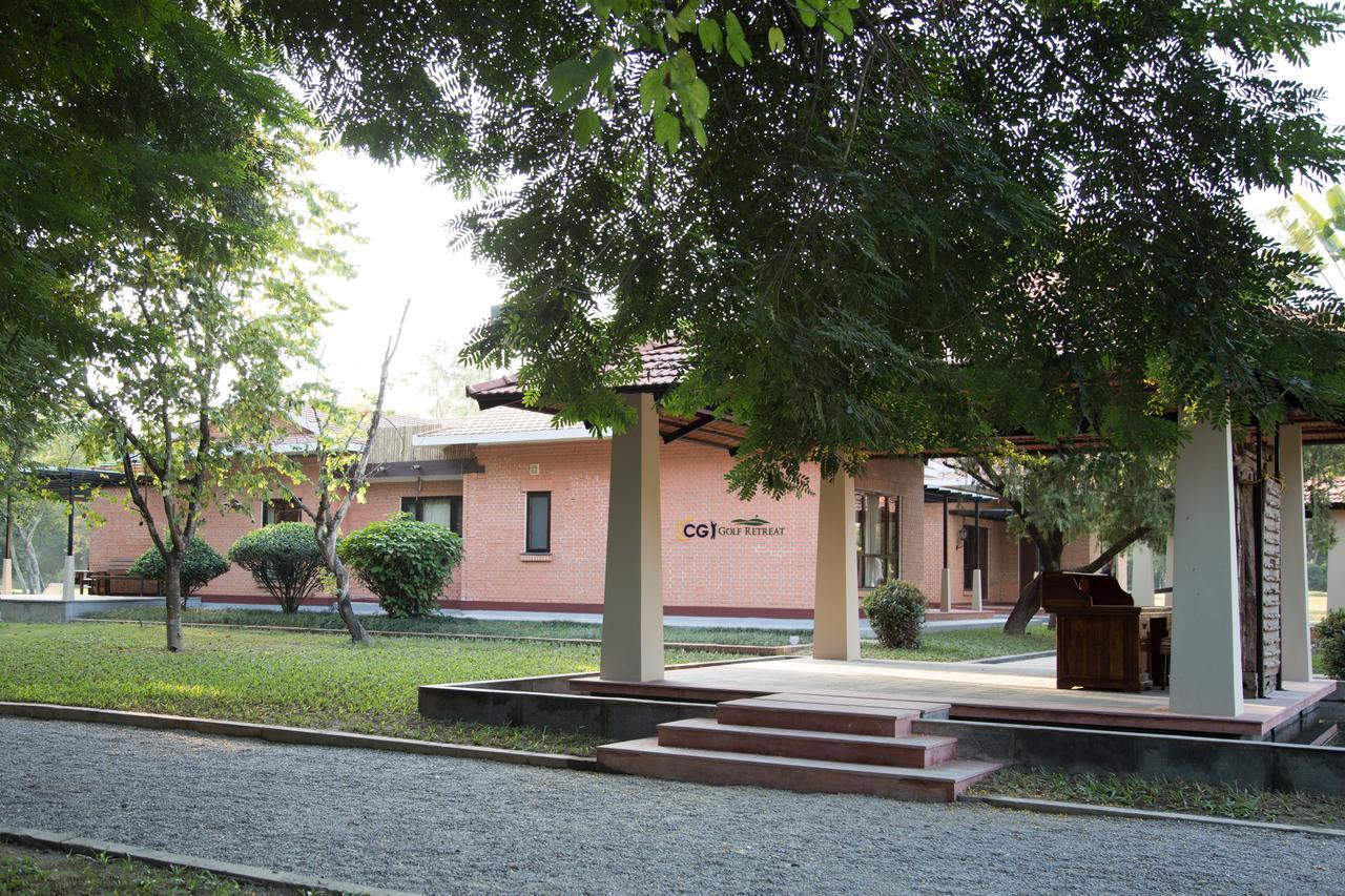 Miraaya Wellness Hotel Chitwan Bagian luar foto