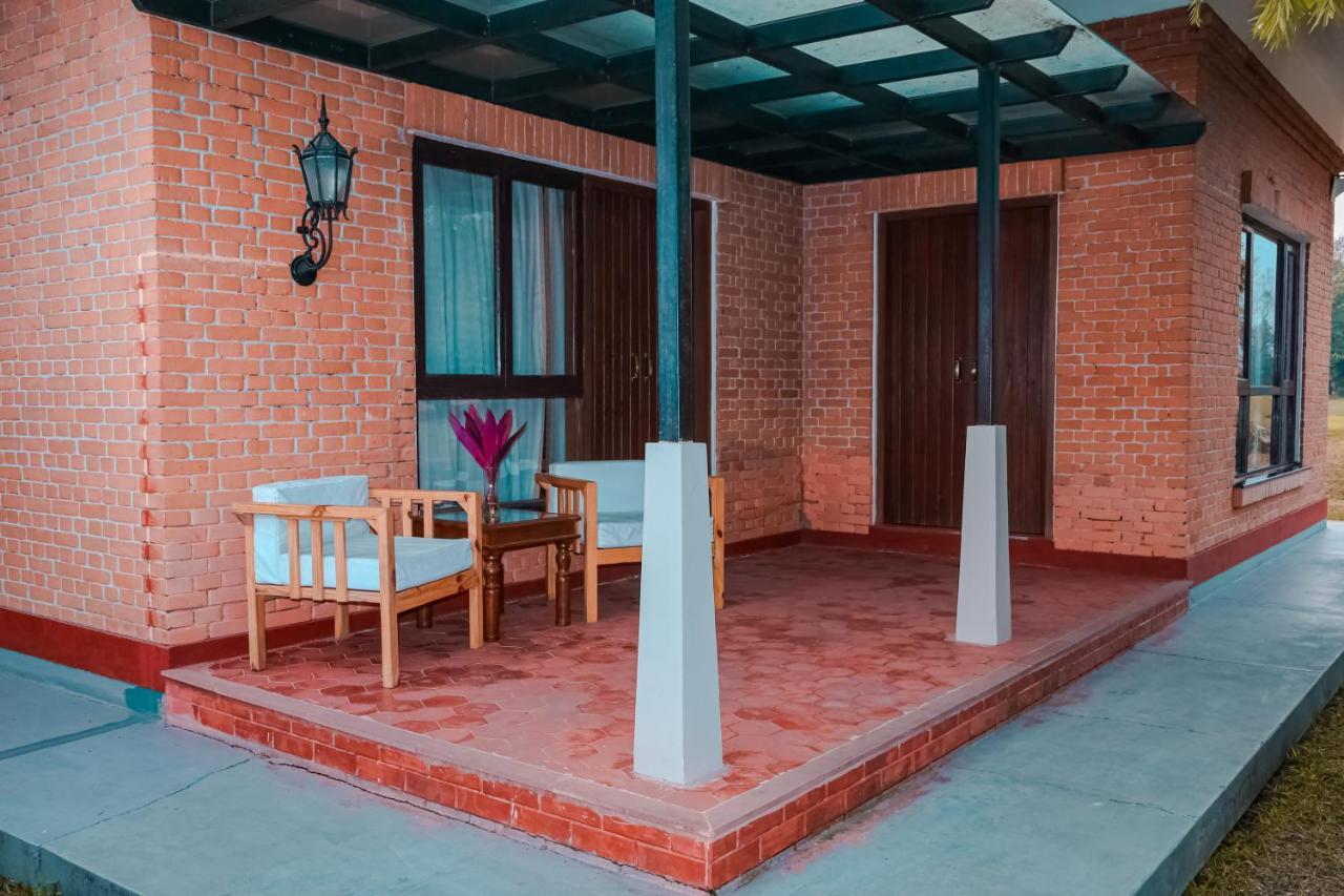 Miraaya Wellness Hotel Chitwan Bagian luar foto