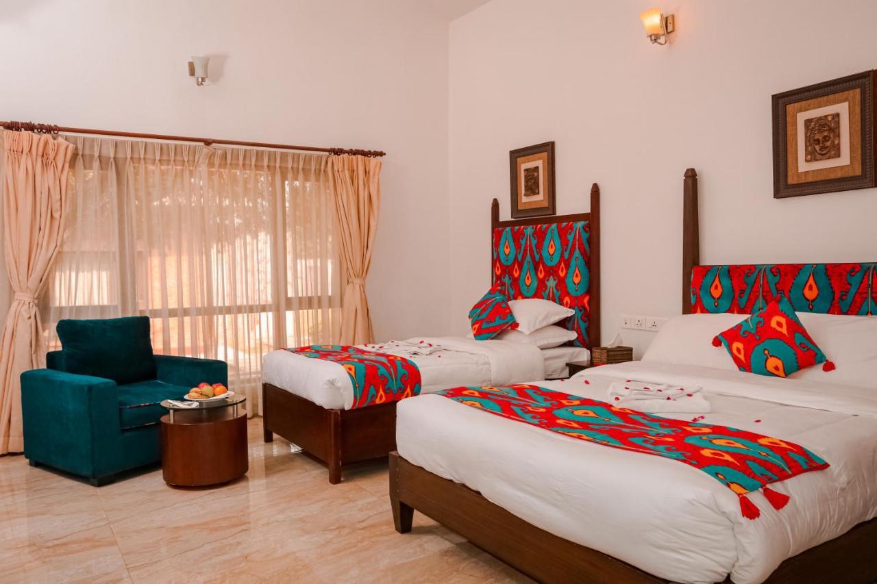 Miraaya Wellness Hotel Chitwan Bagian luar foto
