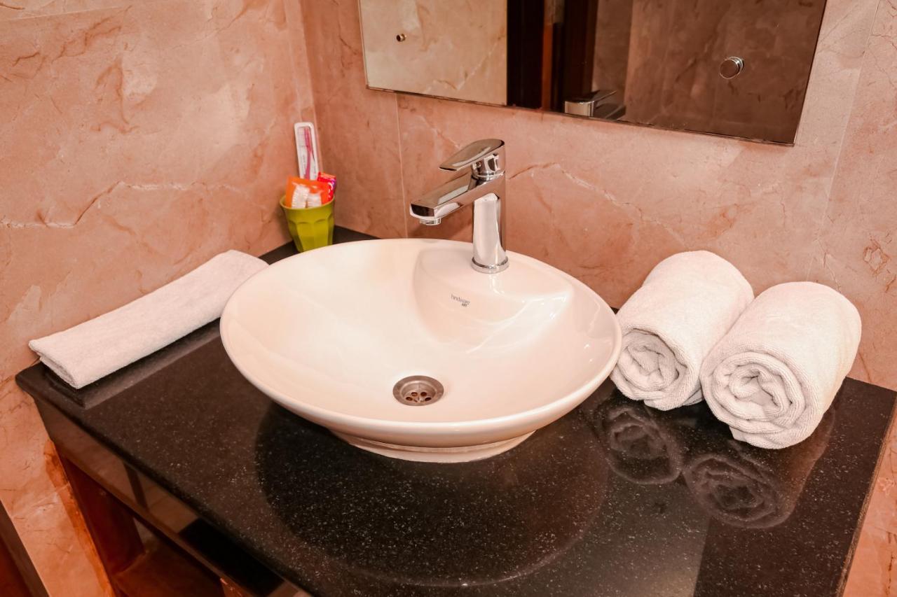 Miraaya Wellness Hotel Chitwan Bagian luar foto