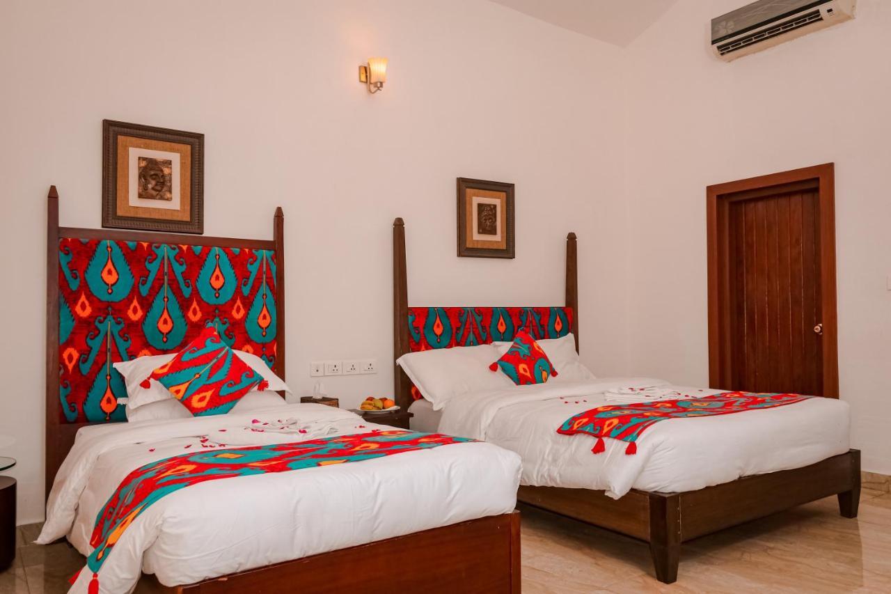 Miraaya Wellness Hotel Chitwan Bagian luar foto