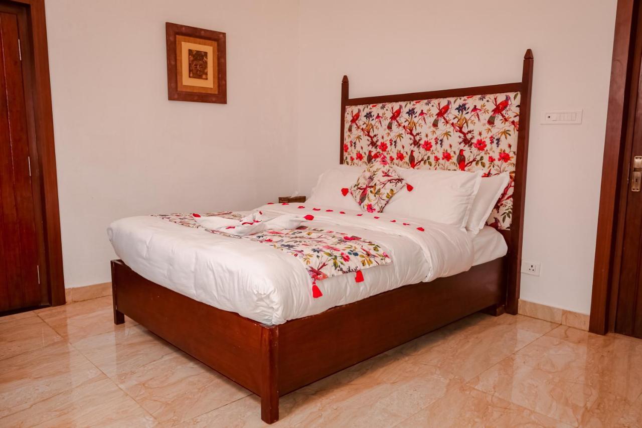 Miraaya Wellness Hotel Chitwan Bagian luar foto